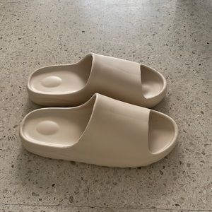 Yeezy Slides Pure